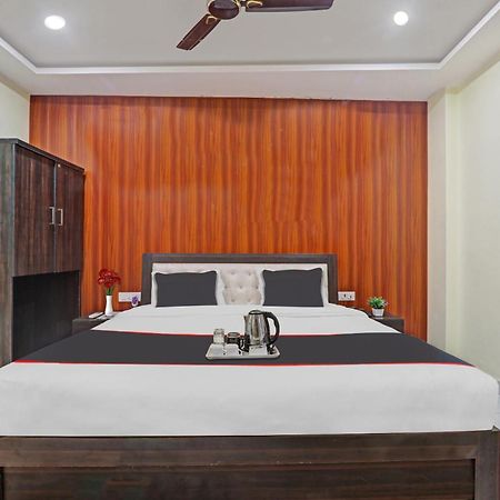 Collection O Srg Hotel Chinhat ภายนอก รูปภาพ