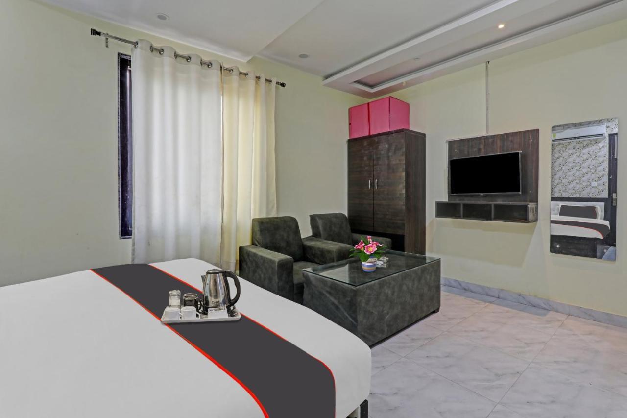 Collection O Srg Hotel Chinhat ภายนอก รูปภาพ