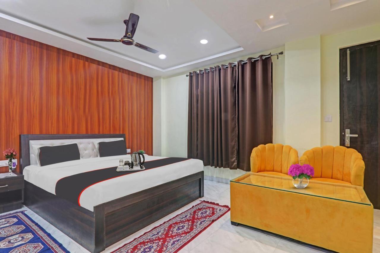 Collection O Srg Hotel Chinhat ภายนอก รูปภาพ