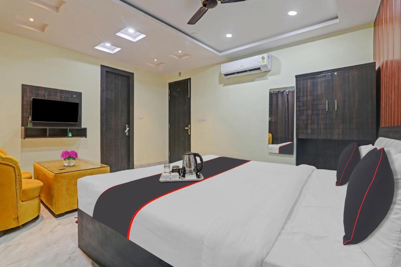 Collection O Srg Hotel Chinhat ภายนอก รูปภาพ