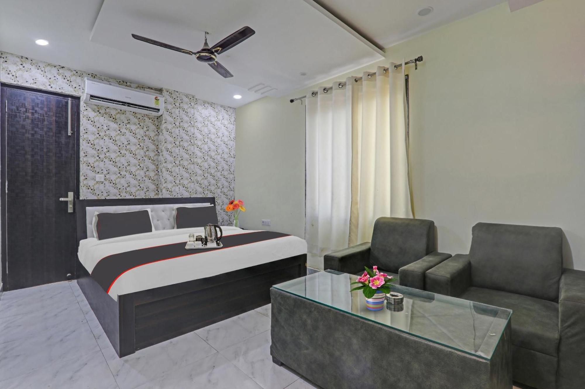 Collection O Srg Hotel Chinhat ภายนอก รูปภาพ